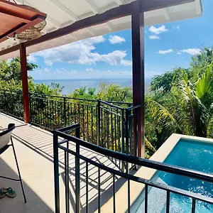 Magnifique Bauhinia, Piscine Vue Sainte-Luce